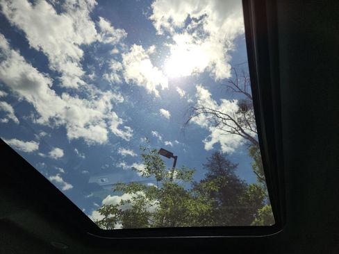 Certified 2025 Land Rover Discovery S image 27