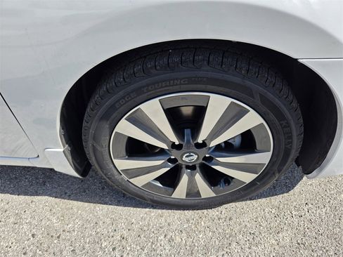 Used 2017 Nissan Sentra SL w/ SL Premium Technology Package image 19