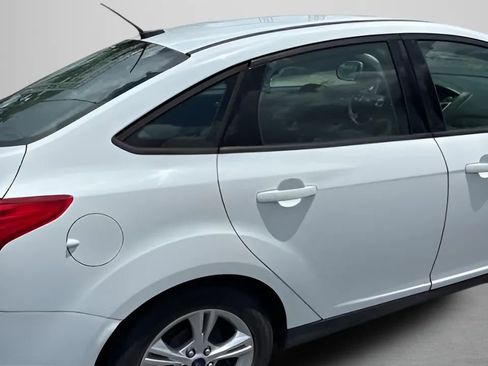Used 2014 Ford Focus SE FWD image 39
