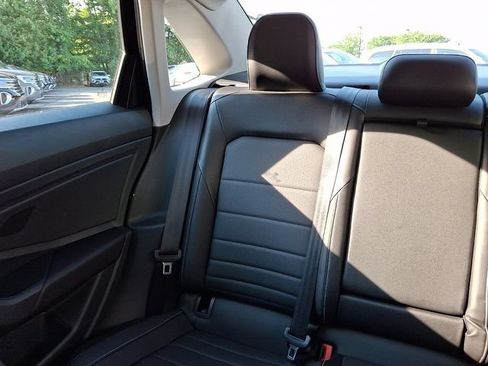 Certified 2023 Volkswagen Jetta SE w/ Panoramic Sunroof Package FWD image 18