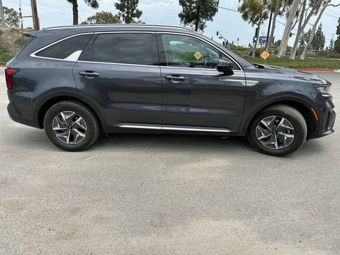 Certified 2023 Kia Sorento EX w/ Panoramic Sunroof Package FWD image 6