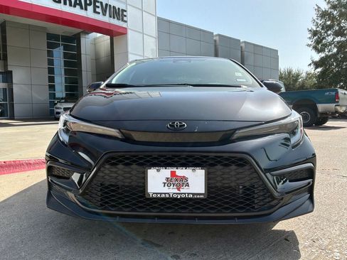 Used 2025 Toyota Corolla SE FWD image 3