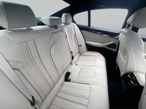 Used 2021 BMW 540i w/ Premium Package RWD image 18