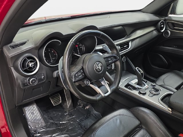 Used 2022 Alfa Romeo Stelvio Veloce AWD/4WD image 16