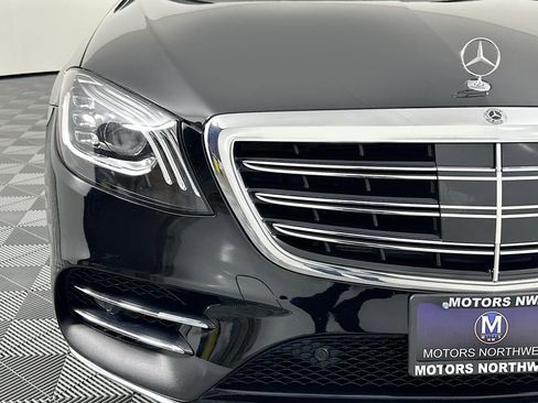 Used 2018 Mercedes-Benz S 560 Sedan w/ AMG Line Exterior image 3