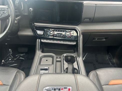 Used 2024 GMC Sierra 2500 AT4 w/ AT4 Premium Plus Package AWD/4WD image 13