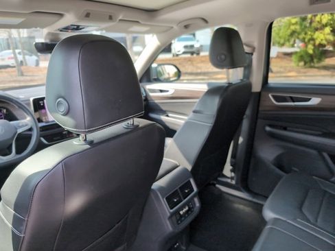 Used 2024 Volkswagen Atlas SEL image 17