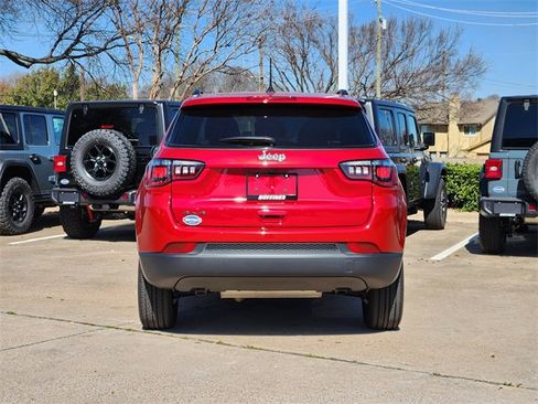 Used 2026 Jeep Compass Latitude image 6