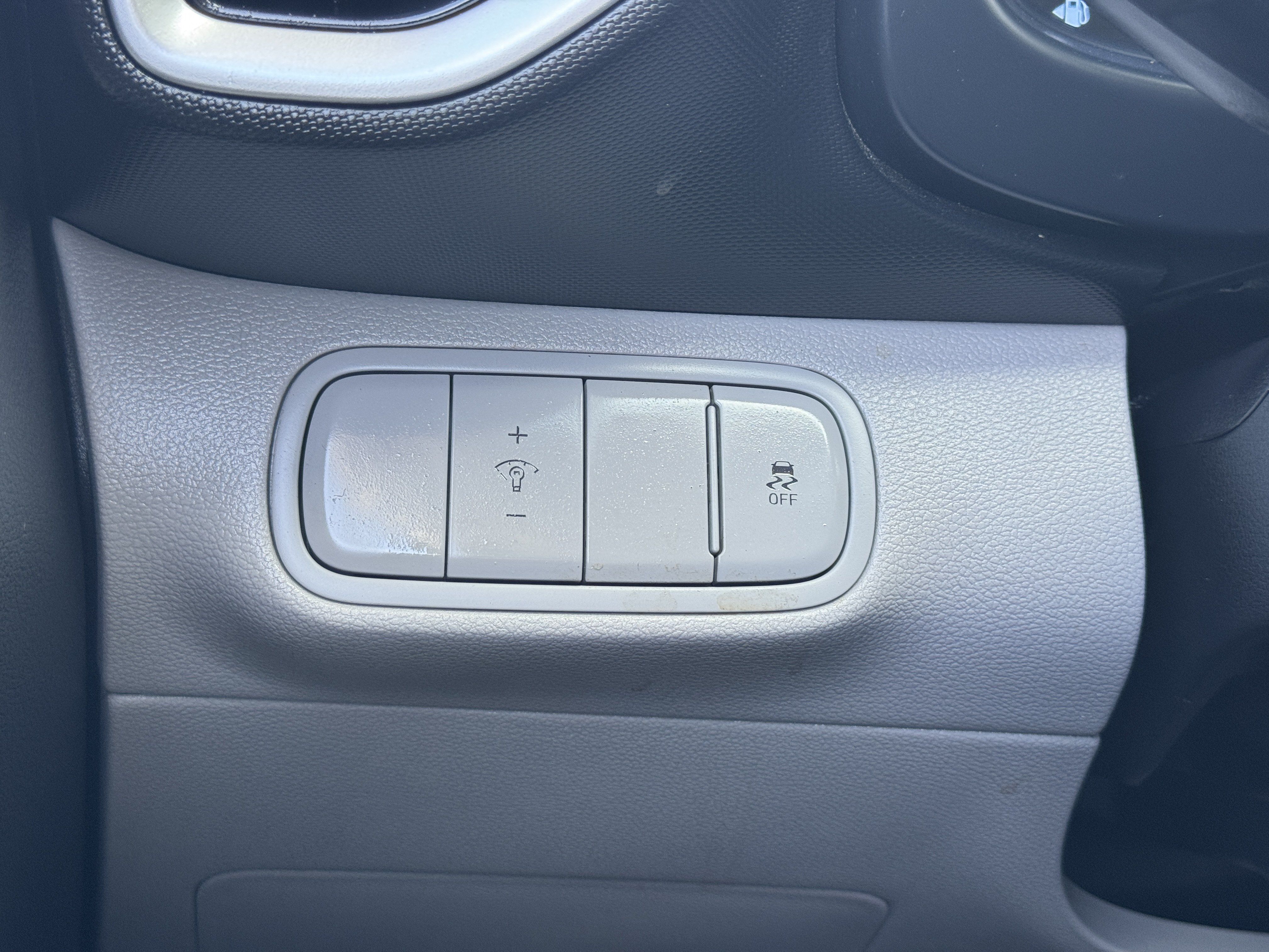 Used 2023 Hyundai Venue SEL FWD image 29