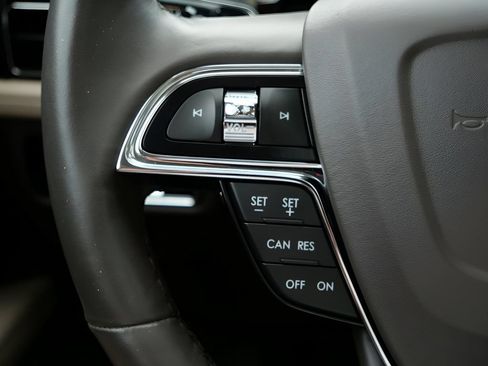 Certified 2023 Lincoln Nautilus Reserve w/ Luxury Package AWD/4WD image 18