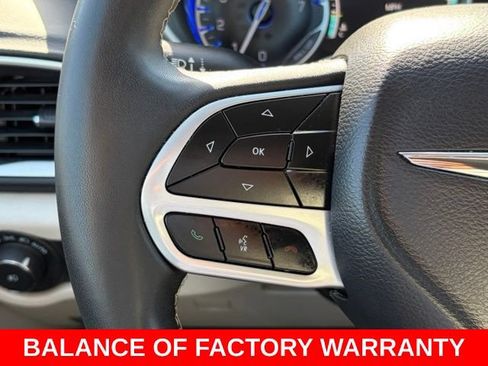 Used 2023 Chrysler Pacifica Touring-L FWD image 20
