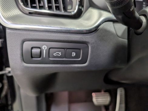 Used 2022 Volvo XC60 T8 R-Design w/ Advanced Package image 21