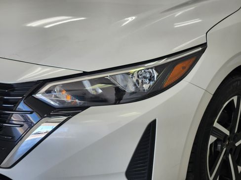 Used 2025 Nissan Sentra SV FWD image 5