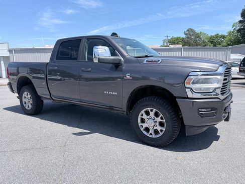 Used 2024 RAM 2500 Laramie AWD/4WD image 2