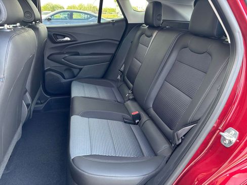 Used 2025 Chevrolet Trax LT image 63