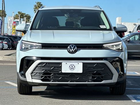 New 2026 Volkswagen Taos SE FWD image 3