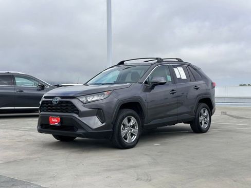 Used 2022 Toyota RAV4 LE w/ Carpet Mat Package (TMS) AWD/4WD image 7