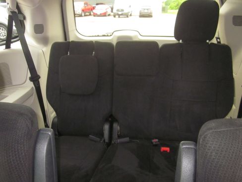 Used 2011 Dodge Grand Caravan Mainstreet w/ PWR Convenience Group FWD image 11