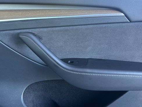 Used 2023 Tesla Model Y Long Range image 21