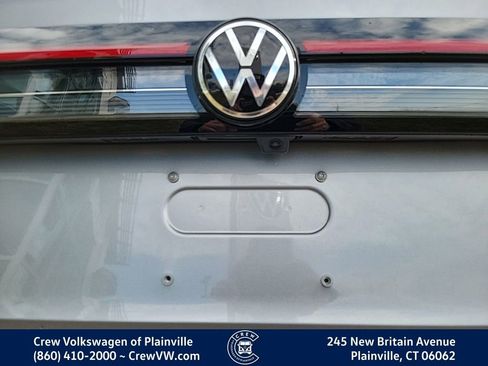 New 2026 Volkswagen Taos SE image 29