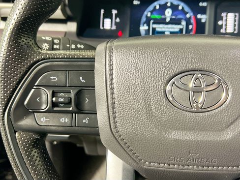 Used 2025 Toyota Tacoma SR5 image 18