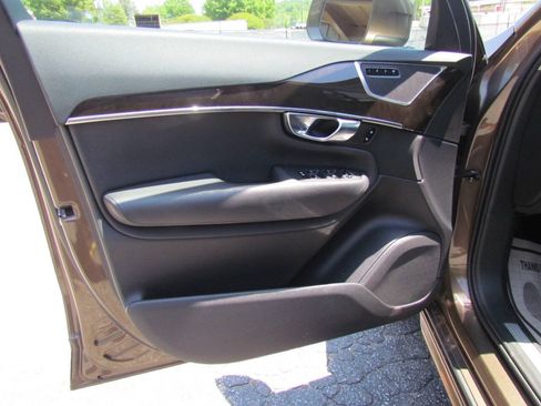 Used 2017 Volvo XC90 T6 Momentum w/ Vision Package AWD/4WD image 10