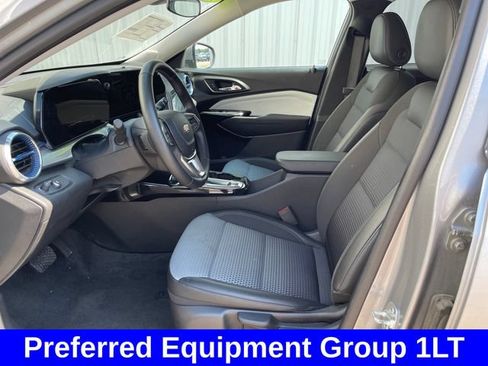 Used 2025 Chevrolet Trax LT w/ LT Convenience Package FWD image 9