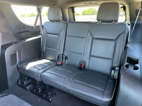 Used 2024 Chevrolet Suburban Premier RWD image 23