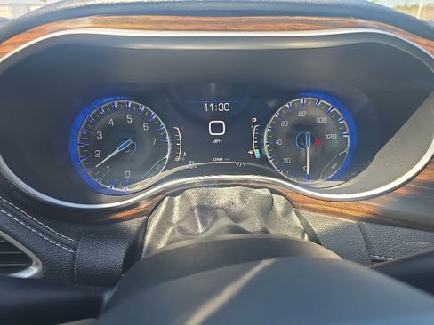 Used 2022 Chrysler Pacifica Limited FWD image 16