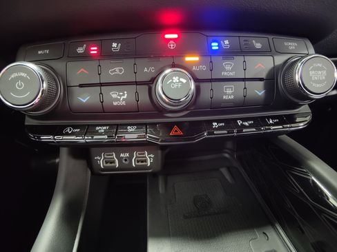 Used 2024 Dodge Durango Citadel image 30