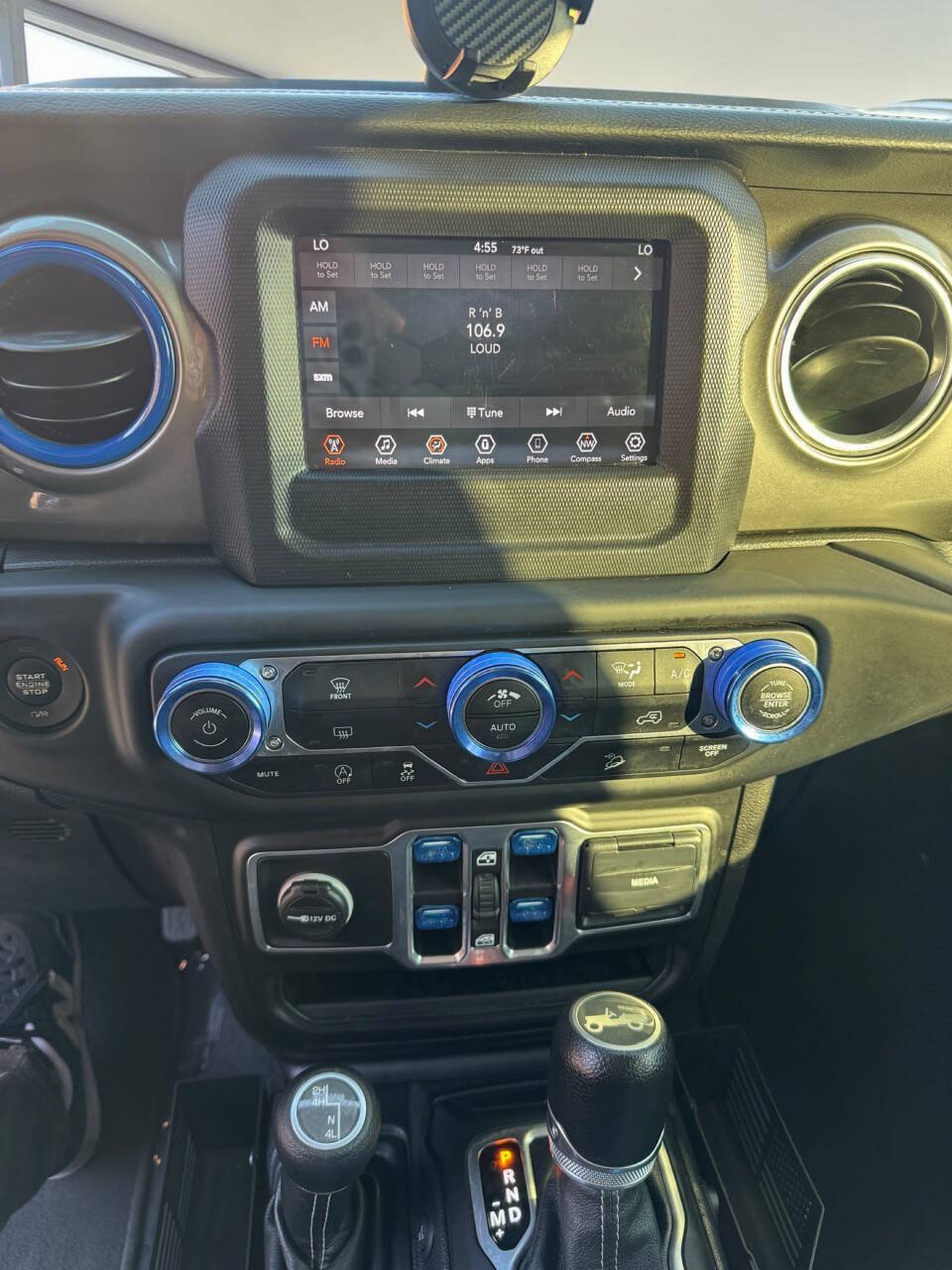 Used 2018 Jeep Wrangler Unlimited Sahara w/ LED Lighting Group AWD/4WD image 19