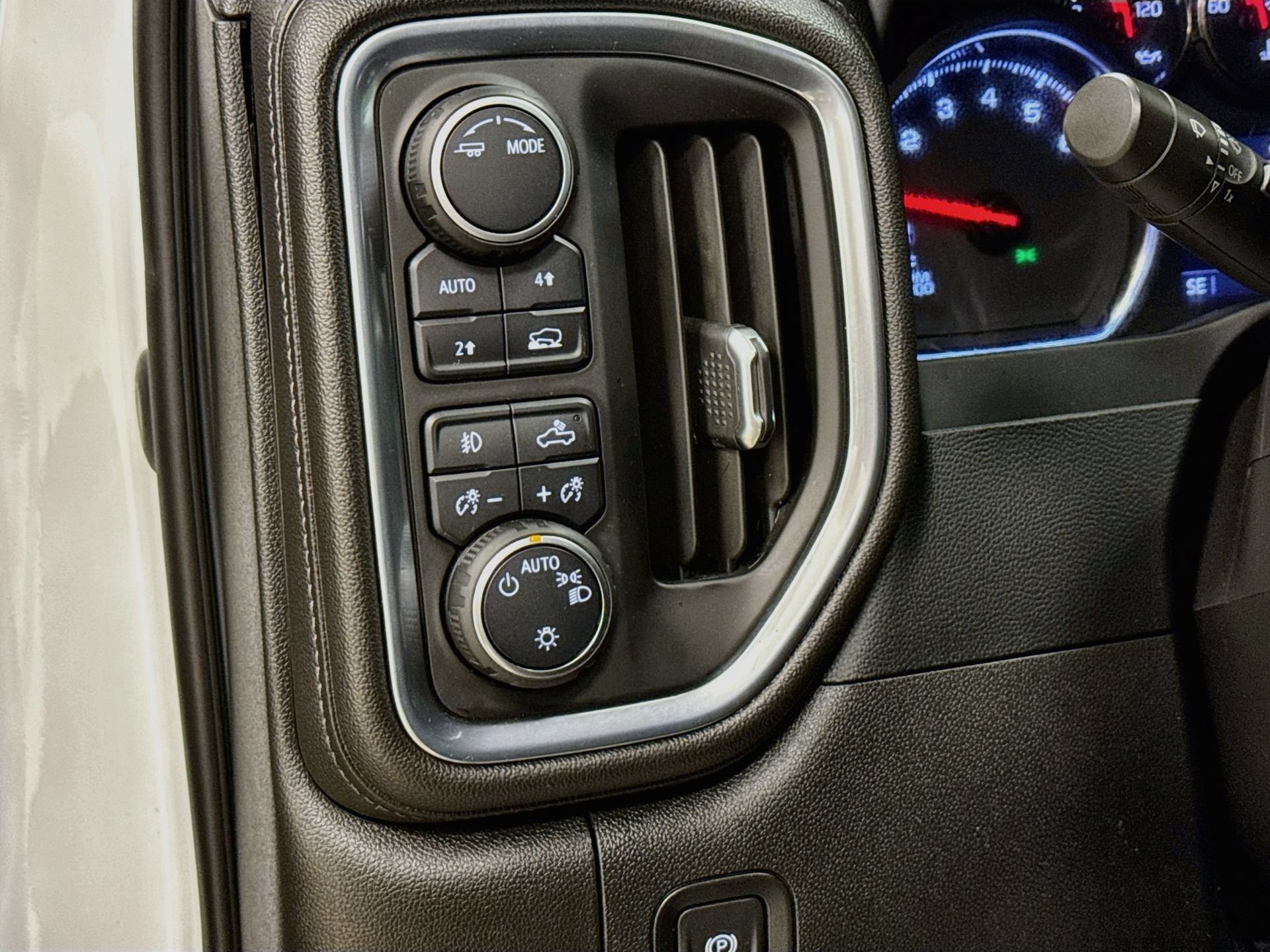 Used 2022 Chevrolet Silverado 1500 RST w/ Rally Edition AWD/4WD image 10