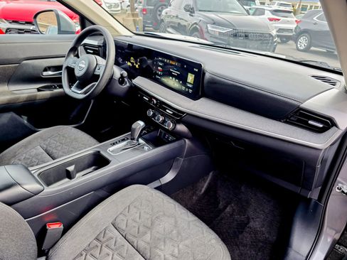 Used 2025 Nissan Kicks SV image 9