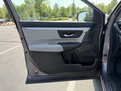 Used 2017 Honda CR-V LX image 11
