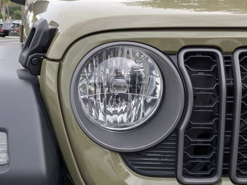 Used 2025 Jeep Wrangler Sport AWD/4WD image 10