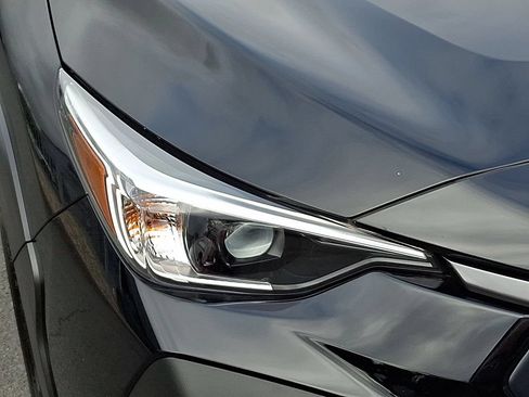 Used 2025 Subaru Crosstrek 2.5i Premium AWD/4WD image 9