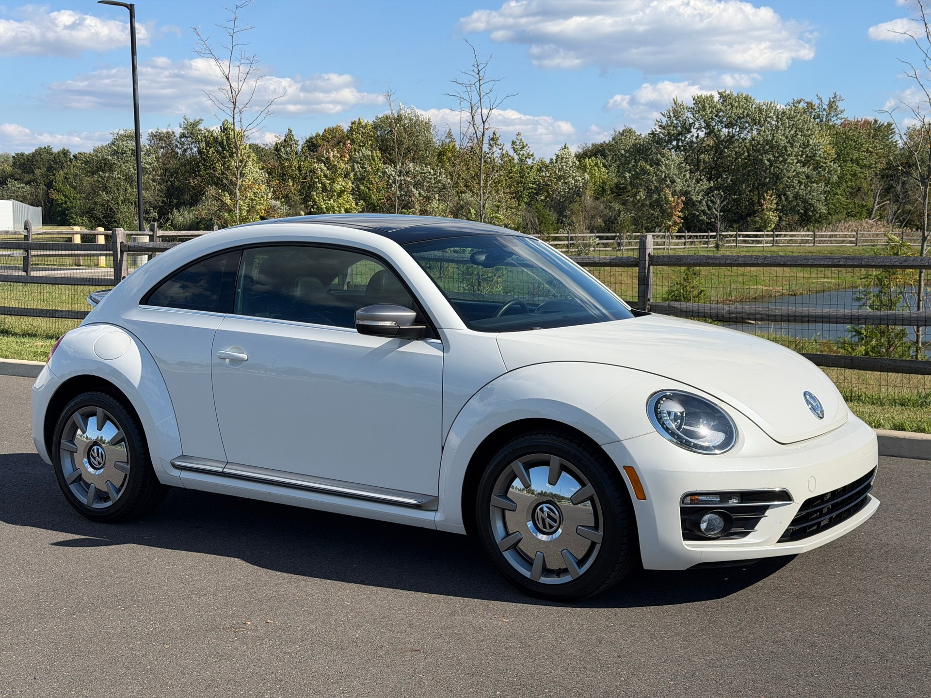 Used 2014 Volkswagen Beetle TDI FWD image 15