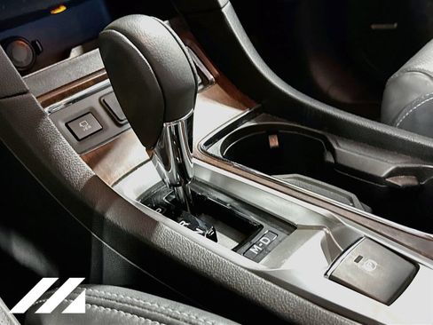 Used 2023 Subaru Ascent Touring AWD/4WD image 18