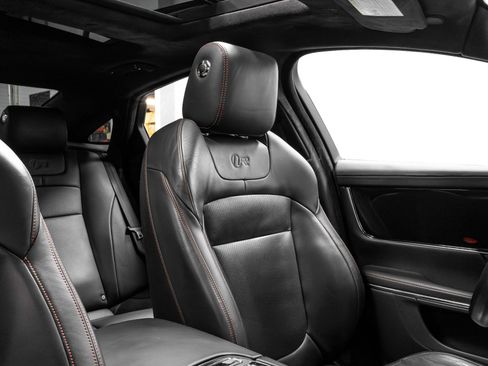 Used 2016 Jaguar XJ R image 17