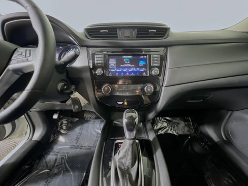 Used 2019 Nissan Rogue S w/ Special Edition Package FWD image 25