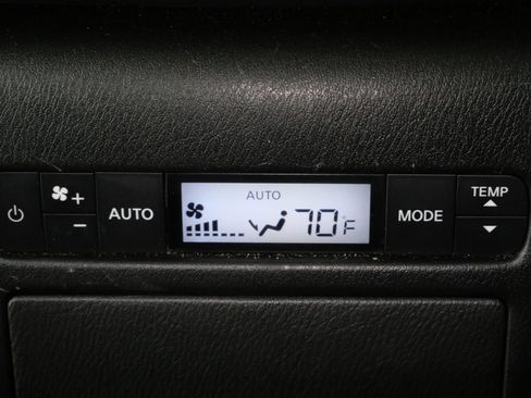 Used 2024 Nissan Armada SL w/ Captain's Chairs Package image 30