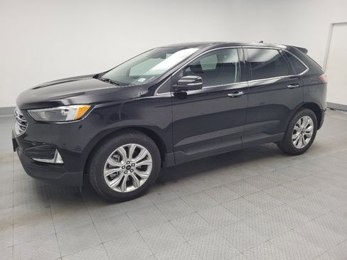 Used 2024 Ford Edge Titanium image 2