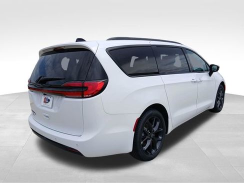 New 2026 Chrysler Pacifica Select w/ S Appearance Package FWD image 5