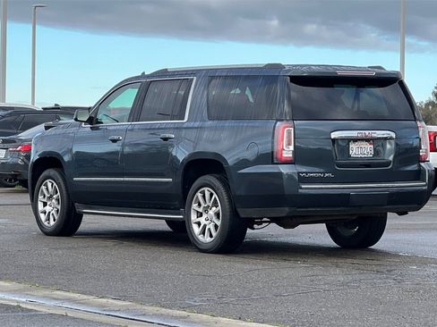 Used 2019 GMC Yukon XL Denali image 7