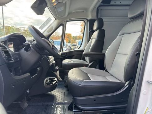 Used 2025 RAM ProMaster 3500 w/ Convenience Group image 10