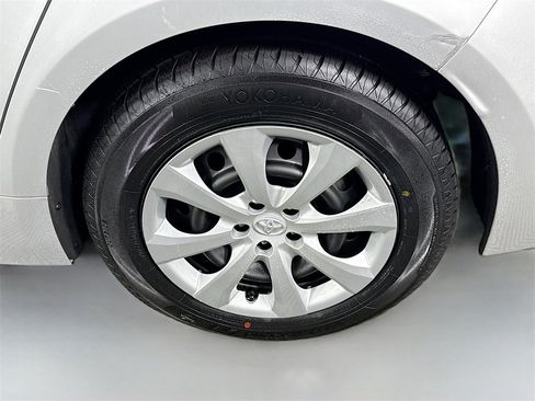 Certified 2020 Toyota Corolla LE image 33