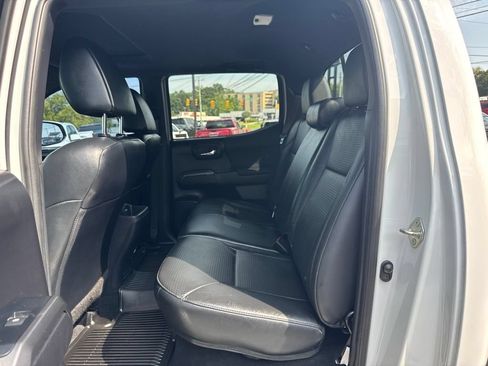 Used 2020 Toyota Tacoma TRD Sport w/ TRD Premium Sport Package AWD/4WD image 24