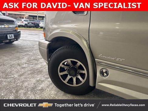 Used 2018 Chevrolet Express 2500 Work Van w/ Enhanced Convenience Package image 4