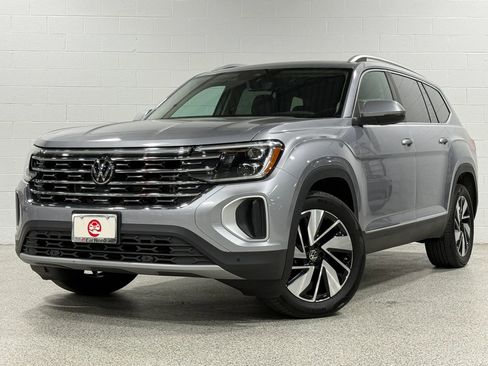 Used 2024 Volkswagen Atlas SEL AWD/4WD image 2
