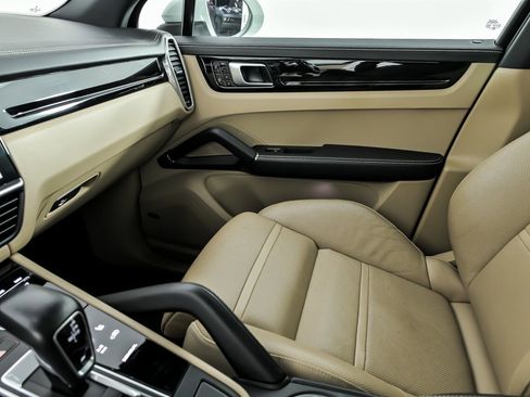 Used 2019 Porsche Cayenne E-Hybrid image 41